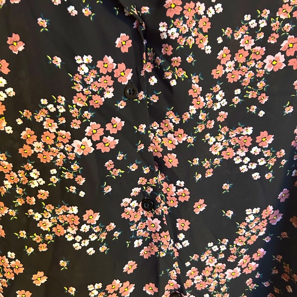 Beautiful Silky Feeling Floral Blouse in Excellent Condition - Picture 5 of 6